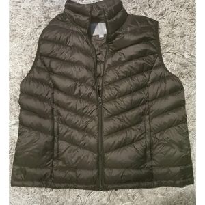 Woman's light weight vest